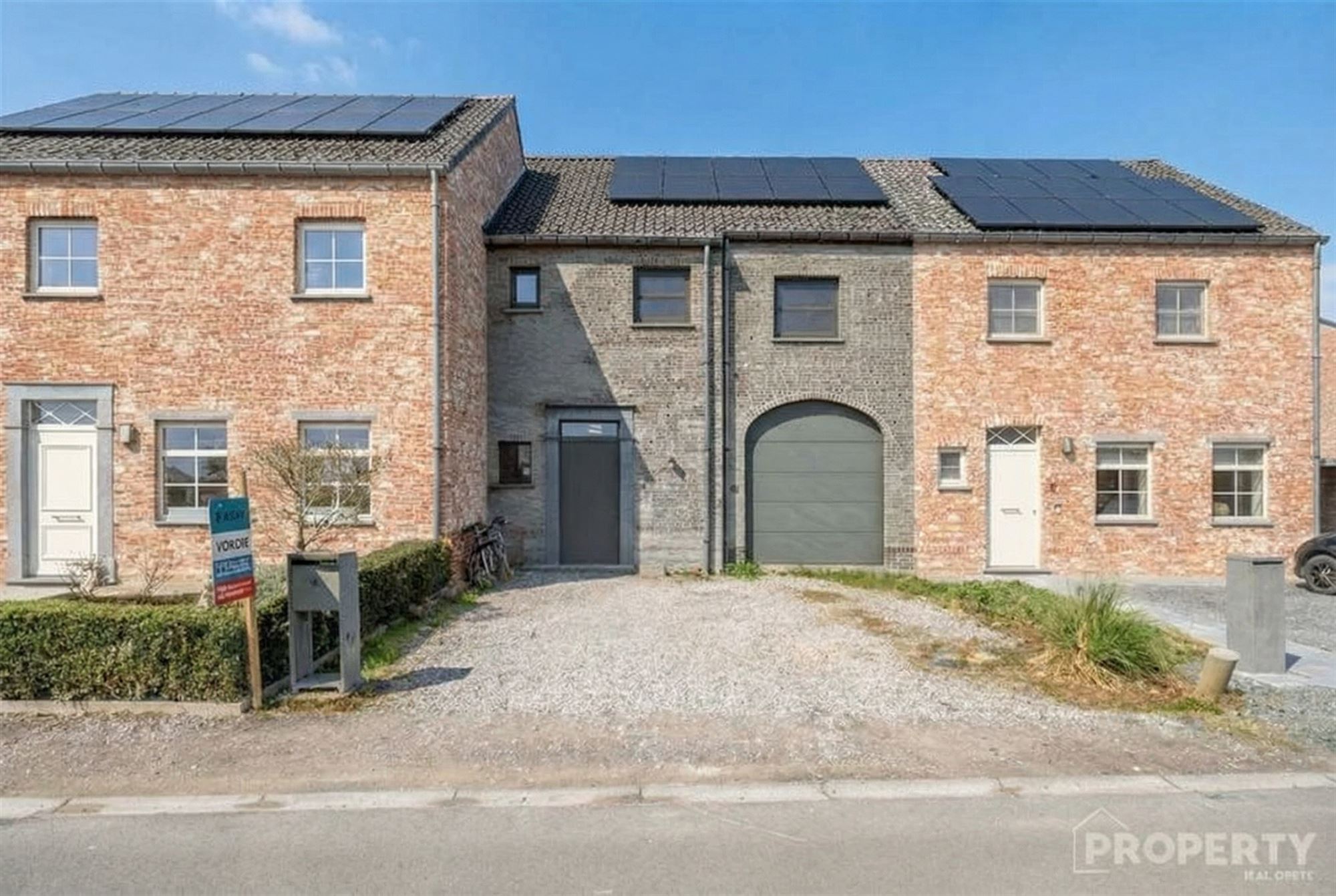 Instapklare gezinswoning met 4 slaapkamers & garage! - foto 1