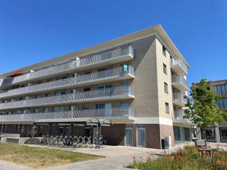Ruim lichtrijk goed onderhouden APPARTEMENT met 3 slaapkamers, TERRAS en GARAGE. Super gelegen in het centrum van Harelbeke met mooi zicht!...
