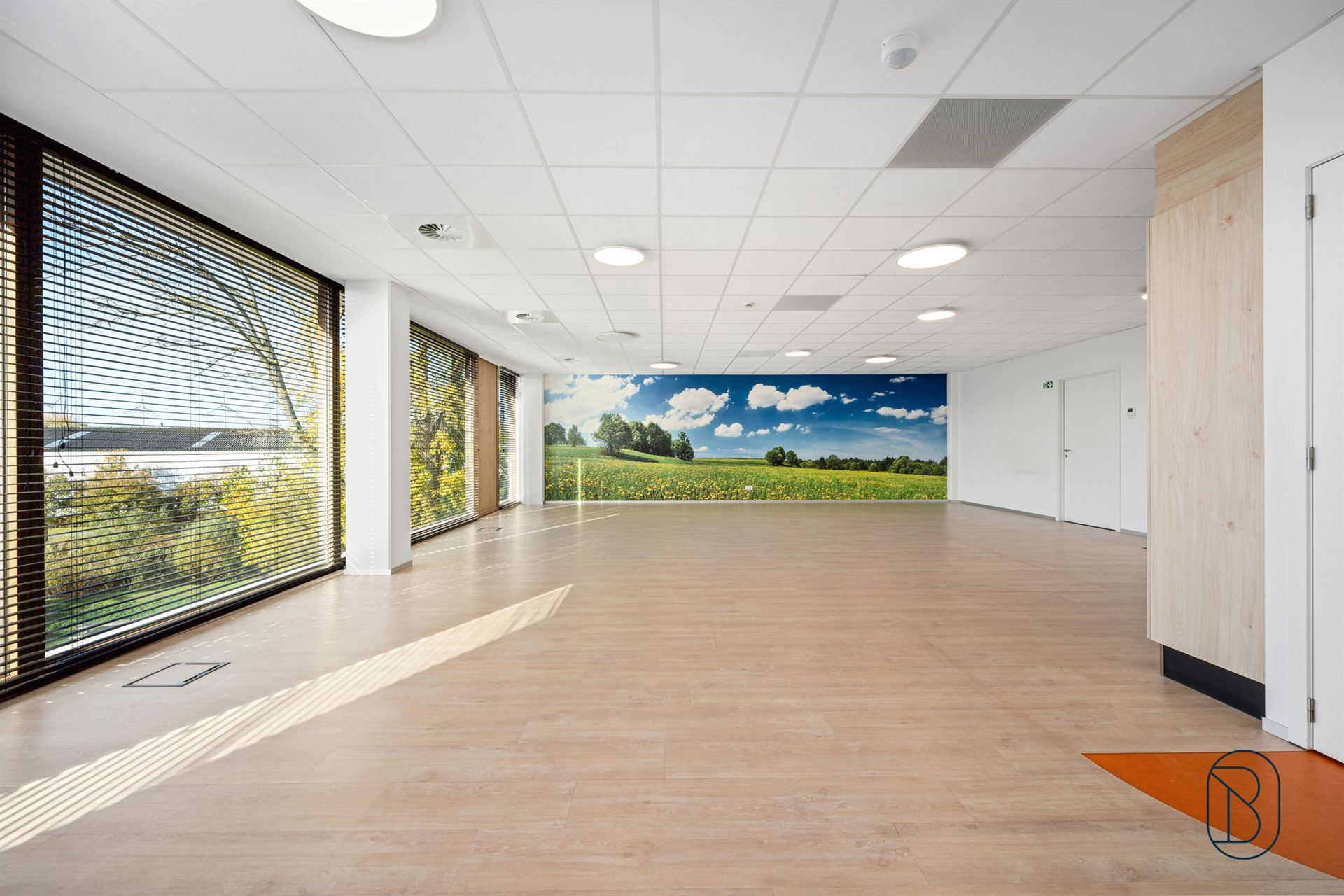 Lichtrijk groot kantoor in mooi bedrijfscomplex te Zwevegem - foto 4