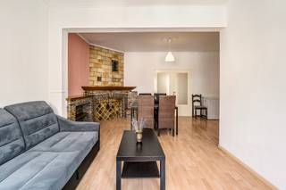 [[ DIT PAND NEEMT DEEL AAN DE ERA OPEN HUIZEN DAG OP 19/9 VAN 9:30 TOT 10:30 ]]
<p>Comfortabel appartement in een rustige, residentiële buurt van Antwerpen met vlotte verbindingen en openbaar vervoer vlakbij.</p>

<p>Dit appartement in de Golfstraat combineert een aangename woonomgeving met de nabijheid van de stad. Dankzij de rustige ligging geniet u hier van comfortabel wonen, terwijl winkels, openbaar vervoer en belangrijke invalswegen zich op korte afstand bevinden. De praktische indeling met twee slaapkamers maakt het appartement geschikt voor zowel eigen bewoning als investering. De lichtrijke leefruimte en functionele keuken zorgen voor een aangename woonervaring. Bovendien beschikt het appartement over een gunstig EPC-label B.</p>

<p> </p>

<p>Belangrijkste ruimtes:<br />• Lichtrijke woonkamer met aangename leefruimte<br />• Functionele keuken uitgerust met oven, dampkap en gasfornuis<br />• Slaapkamer met comfortabele oppervlakte<br />• Tweede slaapkamer, ideaal als kinder-, logeer- of bureauruimte<br />• Badkamer voorzien van douche, toilet en enkele wastafel<br />• Inkomhal met toegang tot de verschillende ruimtes</p>

<p>Troeven:<br />• Rustige ligging met de stad dichtbij<br />• Openbaar vervoer en dagelijkse voorzieningen vlakbij<br />• Interessant voor zowel eigen bewoning als investering</p>

<p> </p>

<p>Neem vandaag nog contact op met je ERA-makelaar voor een bezoek.</p>

<p>JOUW DROOMAPPARTEMENT. ZO GEVONDEN!</p>
