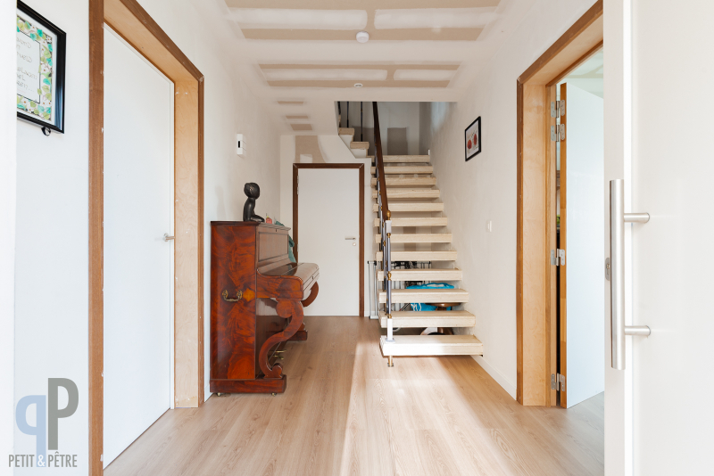 Totaal gerenoveerde woning met 4 slaapkamers en een loods - photo 4