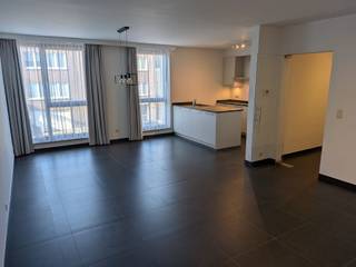 <p><span>Recent appartement in het centrum van Schilde</span></p><p><span> </span></p><p><span>* Indeling : inkomhal met gastentoilet, ruime living met open keuken waarin een combi-oven / vaatwasser / keramische kookplaat / koelkast en een composiet werkblad, 3 slaapkamers op tegels, badkamer met inloopdouche / dubbele wastafel / toilet, CV-ruimte met aansluitingen voor wasmachine en droogkast</span></p><p><span> </span></p><p><span>- ondergrondse garagebox (nr. 25)</span></p><p><span>- vloerverwarming</span></p><p><span>- lift</span></p><p><span>- onmiddellijk beschikbaar</span></p>