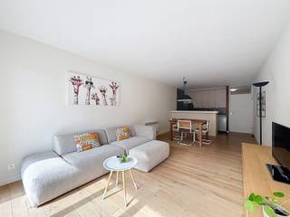 Op zoek naar een instapklaar appartement aan zee met een frisse, eigentijdse vibe? Dit pareltje op de derde verdieping, bereikbaar via lift of...