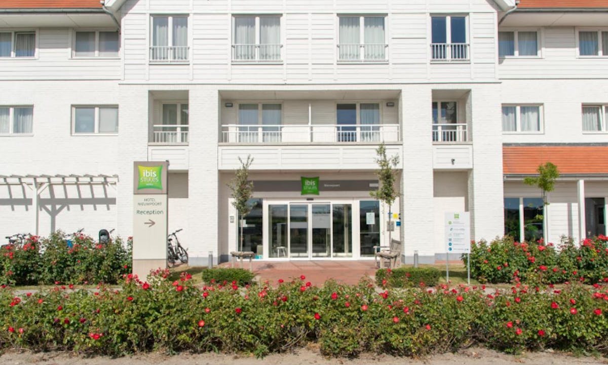 Drie staanplaatsen te koop aan ibis hotel. - foto 4