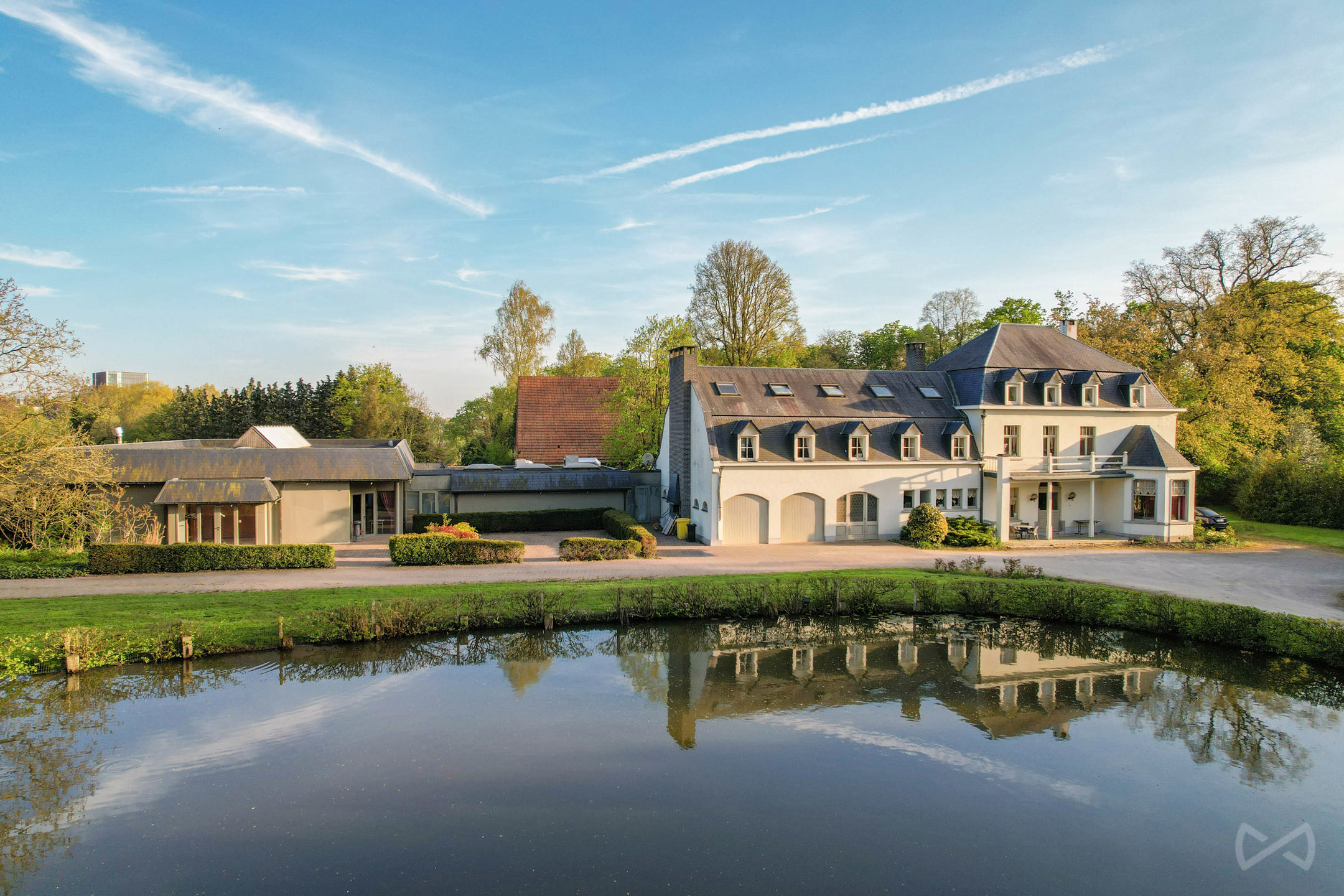 Uitzonderlijke kasteelvilla op perceel van 3,9 hectare - foto 2