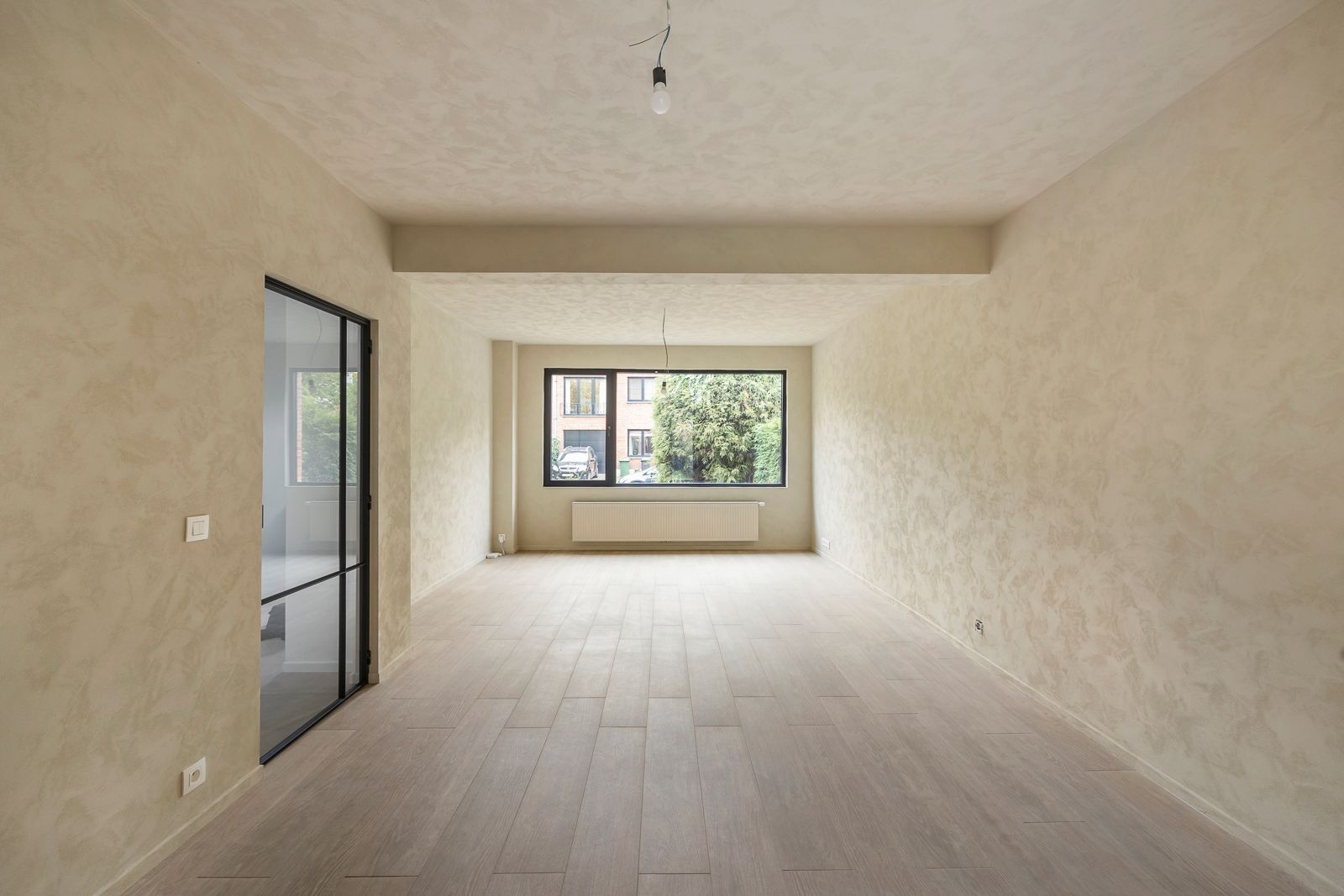 Topgelegen instapklare woning met karakter in hartje Mariaburg Brasschaat ! - foto 2