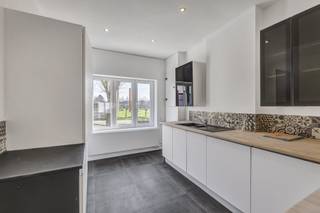 Voor meer info of een bezoek, bel 054 69 39 34 - VOOR DE SNELLE BESLISSERS - Op een uitstekende ligging in Denderleeuw bevindt zich deze...