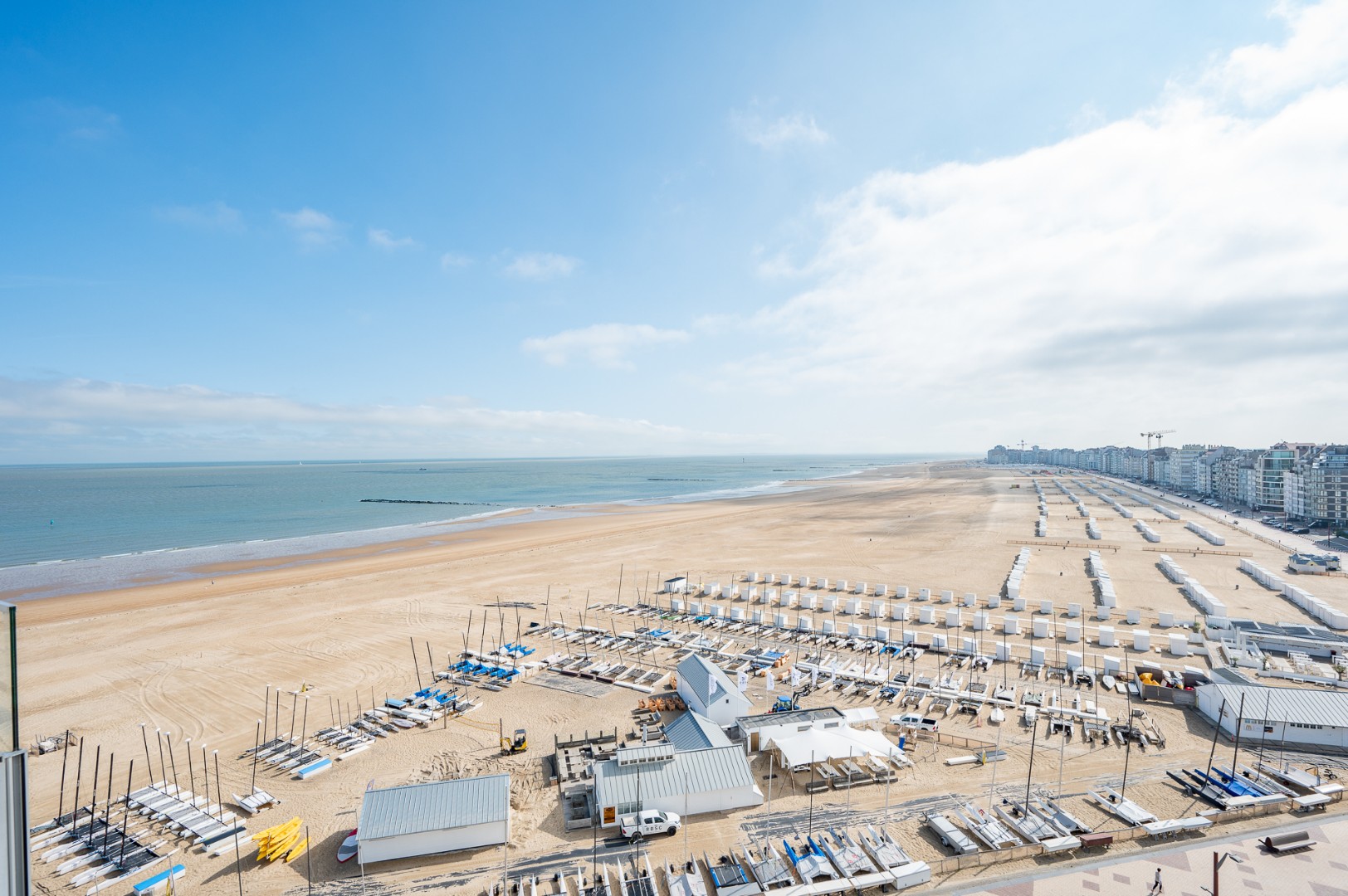 Appartement met magnifiek zeezicht op een 10de verdiepping gelegen in Duinbergen. - foto 5