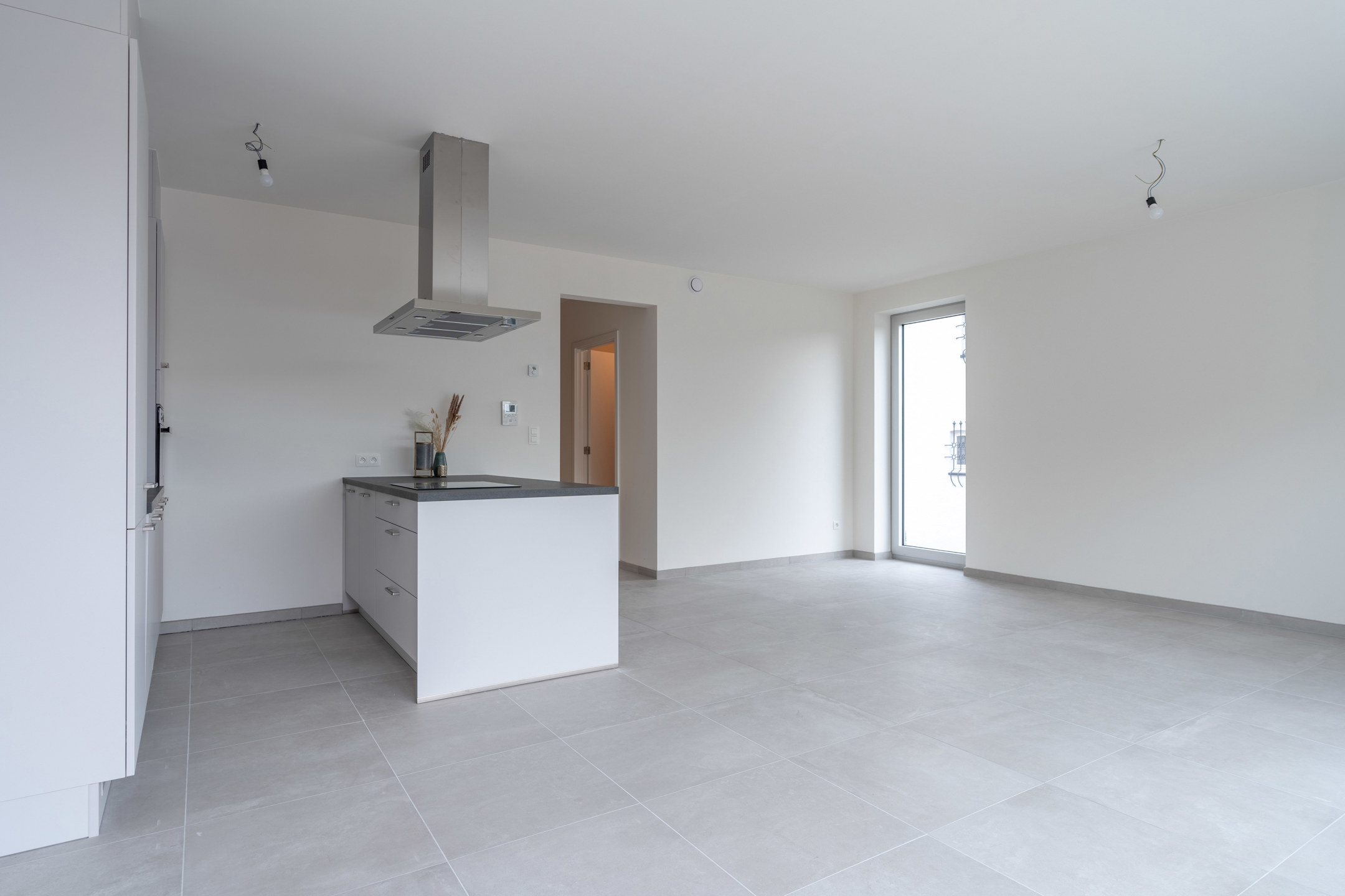 Nieuwbouwappartement met 2 slpks, terras en autostaanplaats. - foto 3