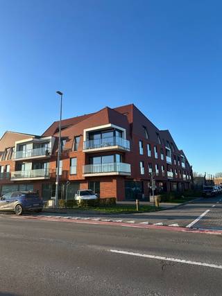 Recent gelijkvloersappartement met 1-slaapkamer.Het appartement bestaat uit:Inkomhal - toilet - leefruimte met open keuken - ruime berging -...