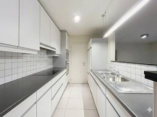 Ruim en lichtrijk appartement te huur met 2 slaapkamers, terras en garagebox te AssebroekIn een rustige en aangename omgeving te Assebroek...