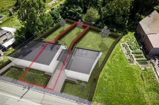 Bouwgrond LOT 2 betreft een bouwperceel van 4a 66ca, bestemd voor halfopen bebouwing. Dit lot is gelegen in een bosrijk gebied aan de Ribusstraat.De...