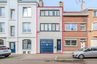 Ontdek deze instapklare bel-etage woning met drie slaapkamers, gelegen langs de Gerststraat in een residentiële woonwijk te Oostende. Deze...