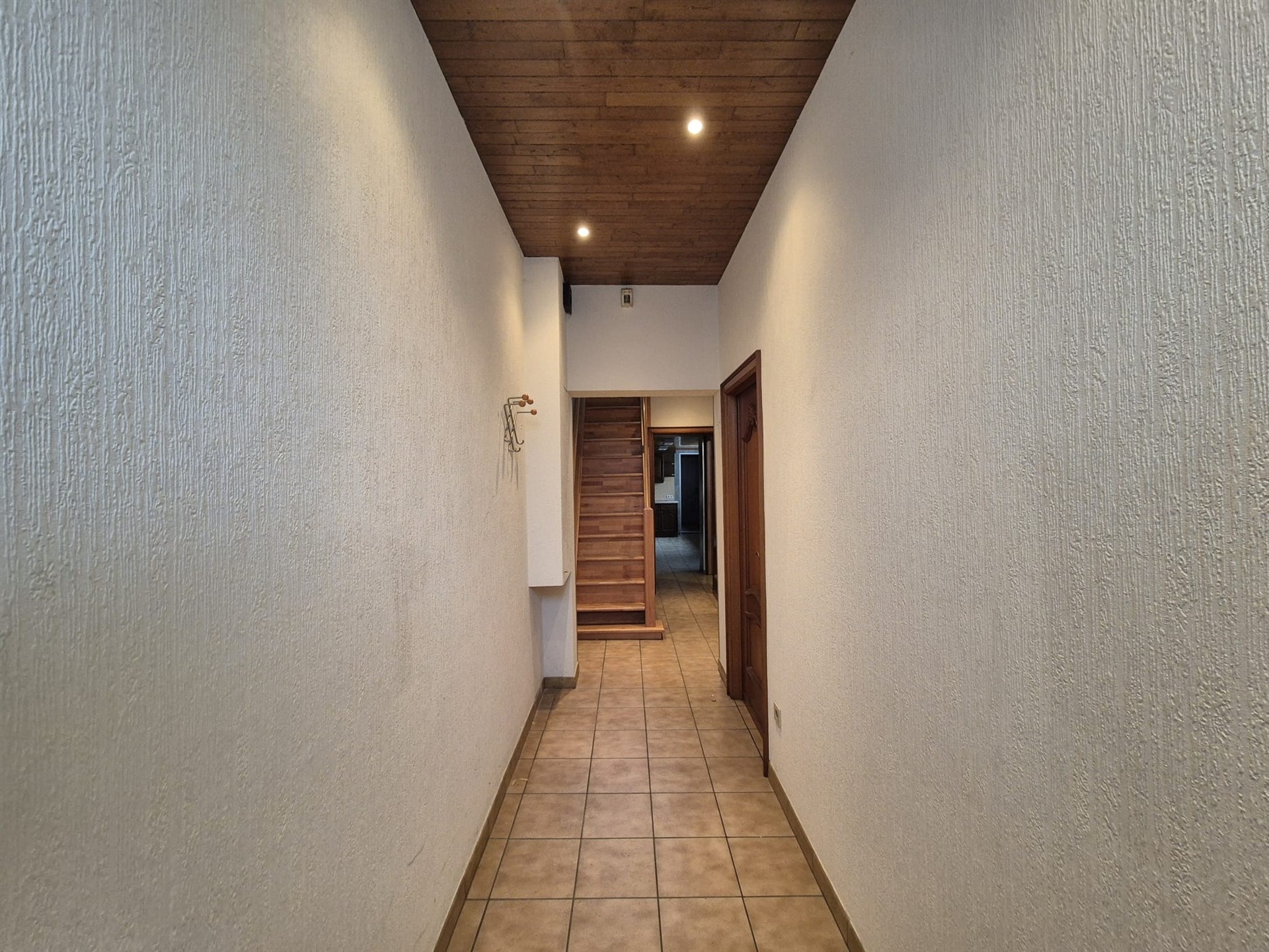 Ruime en instapklare woning met grote tuin en garage. - foto 2