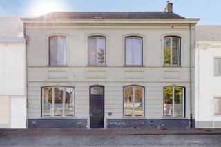 Bent u op zoek naar een lichtrijke, ruime en charmante woning? Dit herenhuis in het hart van Assenede combineert authenticiteit met hedendaags...