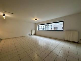 Prachtig modern appartement op 't Zuid!Dit appartement bevindt zich op het gelijkvloers. U komt binnen via de hal met vestiaire in de ruime woonkamer...