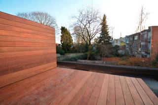 Volledig gerenoveerd en luxueus appartement met riant terras op de eerste verdieping op wandelafstand van het Te Boelaerpark! Bestaande uit:...