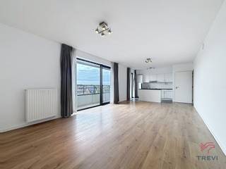 EVERE, NAVO-wijk, ONBEMEUBELD appartement van ± 105 m² vlakbij openbaar vervoer en winkels :Op de 6e verdieping : * Hal met apart toilet * Woonkamer...