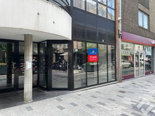 Commercieel zeer goed gelegen handelspand van 109m2 te huur in Lommel. Deze bevindt zich in de Kerkstraat in Lommel-centrum, dé winkelstraat die...