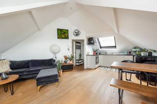 Wonen tussen de Draakplaats en de Dageraadplaats? Centraler wordt het hier niet in Zurenborg, in dit unieke hoekappartement. Denk: veel licht,...