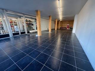 Goed gelegen magazijn te huur ( 115m²)<br /><br />In het magazijn is er een aparte ruimte met een aparte wc en kleine aparte ruimte.<br /><br />Voor meer info of een bezoek ter plaatse kan u vrijblijvend contact opnemen met Philip op het nr.: 0476/999.029 of philip@reds.be