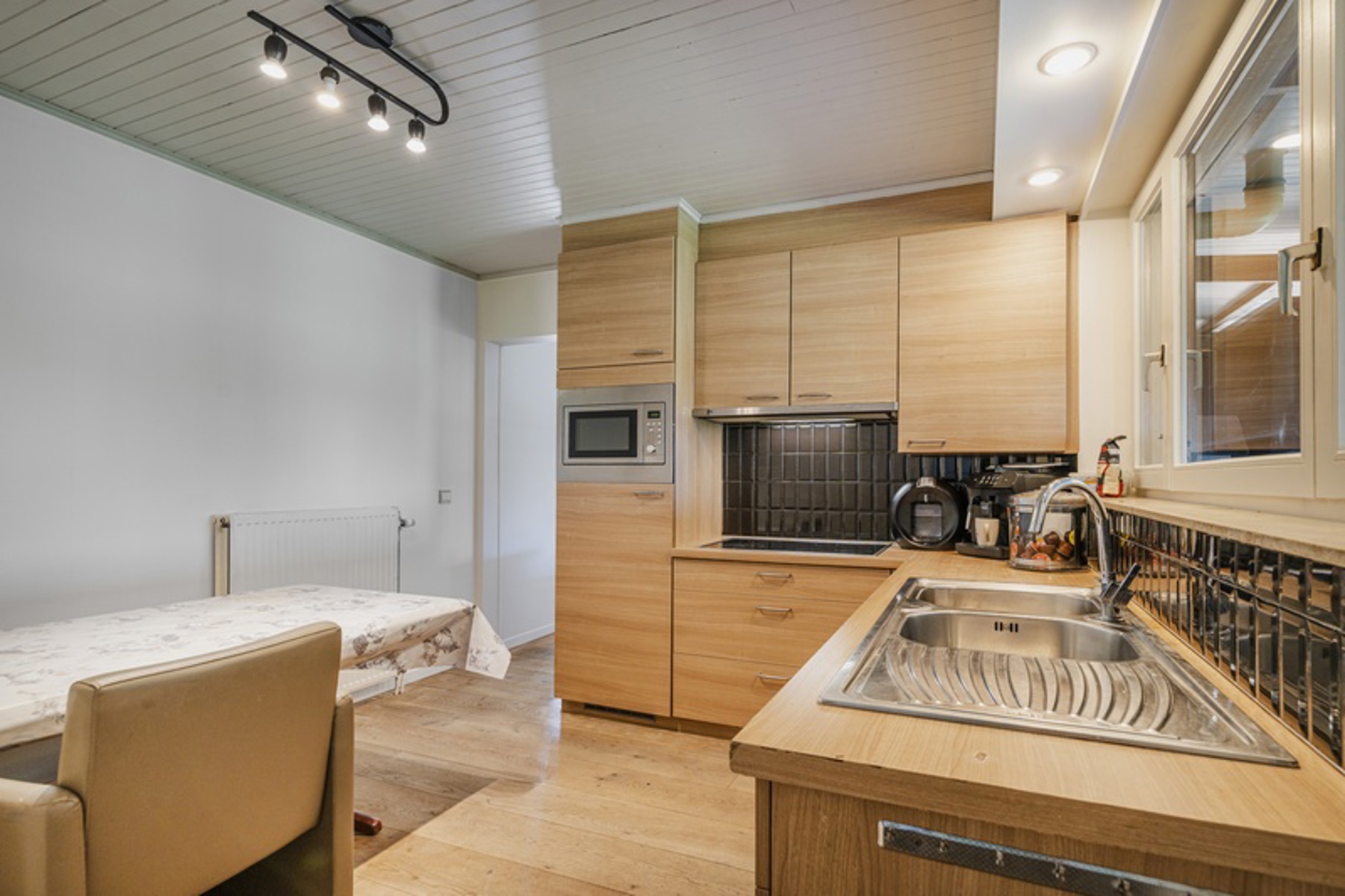 Rustig gelegen gelijkvloerse woning met 3slk op ruim perceel - foto 4