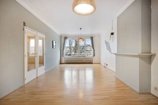 Apartment for sale in the Expo districtlayout:second floor (via stairs or elevator):- hall- spacious living room with greenery and open view of...