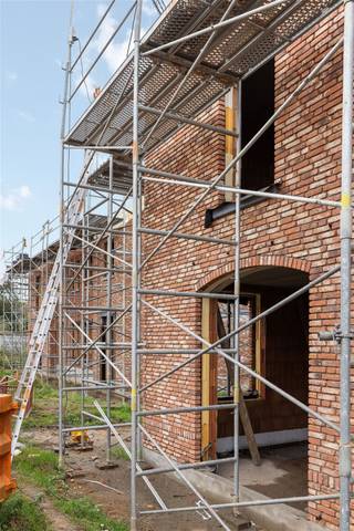 <p><span>Nieuwbouwwoning met drie slaapkamers op uiterst centrale doch rustig gelegen perceel te Zonhoven.</span></p><p><span> </span></p><p><span>Ontworpen voor gezinnen en levensgenieters die nét dat tikkeltje meer verwachten. Elke woning heeft haar eigen karakter en indeling, steeds uitgerust met de beste materialen en nieuwste technieken.</span></p><p><span> </span></p><p><span>Belangrijkste troeven:</span></p><p><span>- Centrale en zeer rustige ligging</span></p><p><span>- Kwalitatief afgewerkt</span></p><p><span>- Bewoonbare oppervlakte van 200,49m²</span></p><p><span>- Carport</span></p><p><span>- E-peil 20 met optie tot E10 of E0</span></p><p><span>- Warmtepomp, Zonnepanelen en Ventilatie D</span></p><p><span>- Eigen keuze tot afwerken van woning</span></p><p><span> </span></p><p><span>Bekijk zeker ook de grondplannen met de afmetingen. Zo krijgt u van thuis uit al een perfect beeld van wat deze woning te bieden heeft!</span></p><p><span> </span></p><p><span>Wenst u meer info of een vrijblijvende afspraak, contacteer dan ons kantoor op het nummer 011 85 15 15 en wij helpen u graag verder.</span></p>