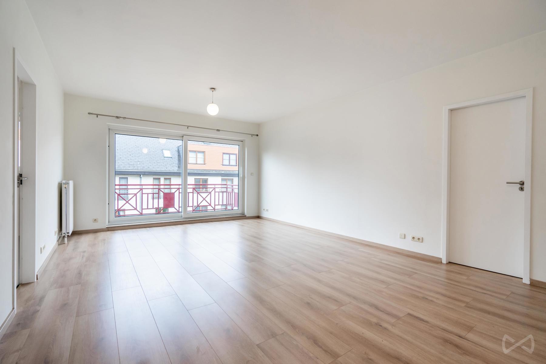 EVERE - Gerenoveerd 2 slaapkamer appartement met terras - foto 1