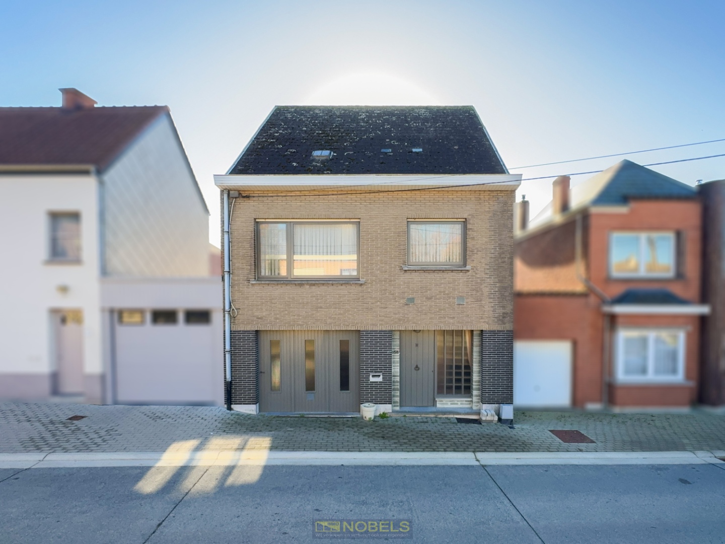 Te koop, Ruime gezinswoning met zonnige tuin op gunstige ligging te Brakel! - foto 1