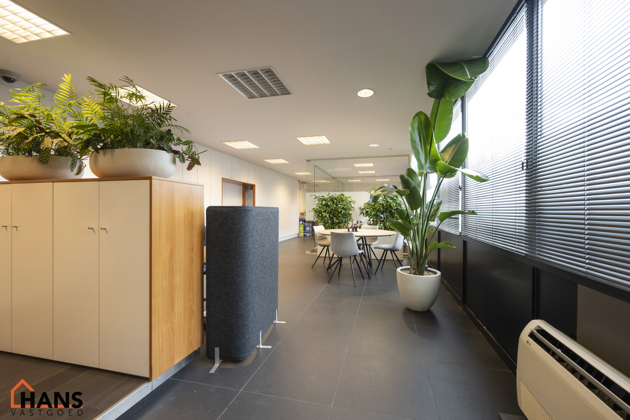 Ruim en praktisch ingedeeld kantoor met diverse mogelijkheden - foto 4