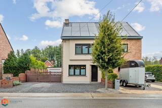 Op een uitstekende locatie in Keerbergen bevindt zich deze instapklare, lichtrijke woning met 2 slaapkamers en een gezellige tuin. U woont hier...