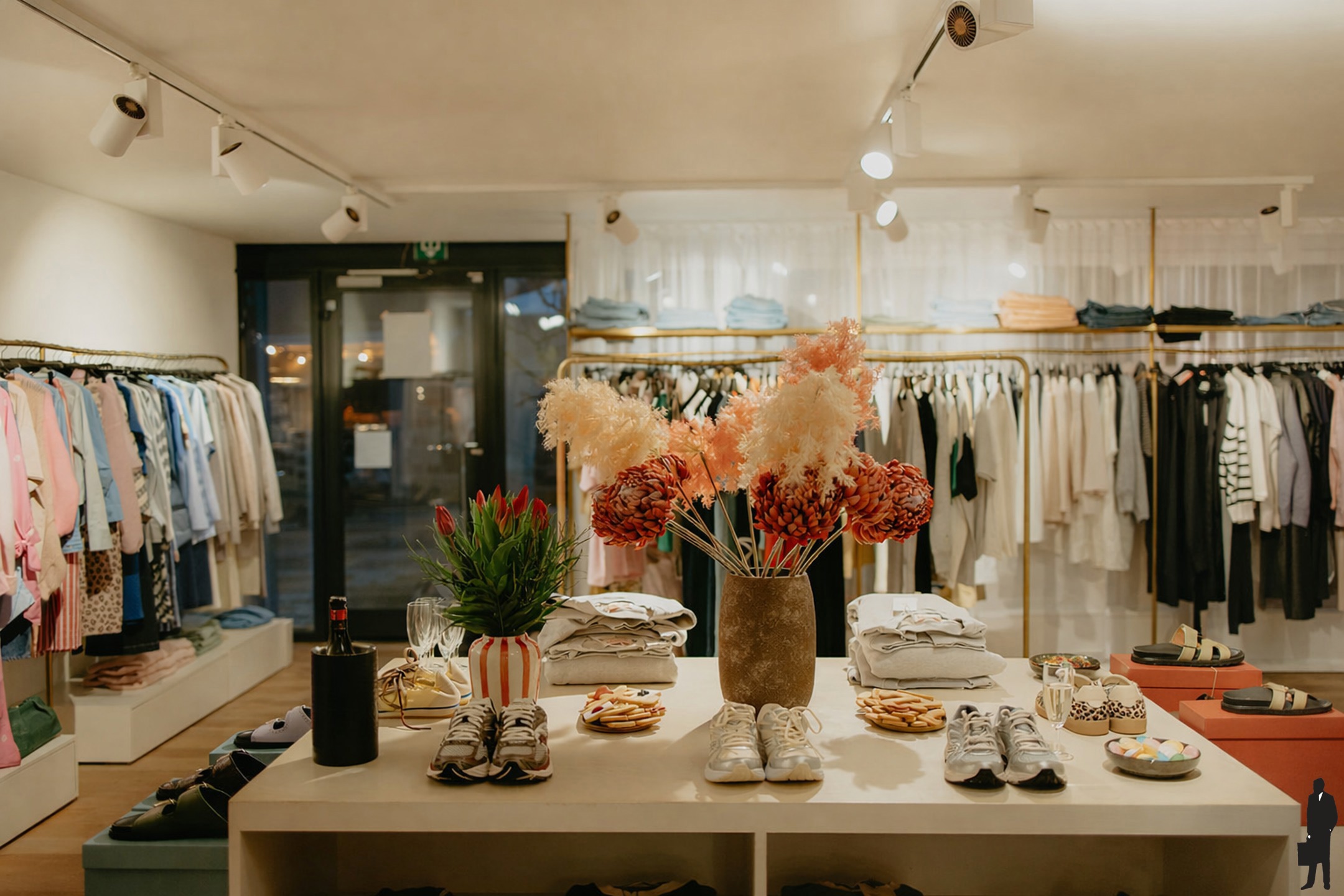 Instapklare woning met 3-4 slpks &amp; polyvalente handelsruimte - foto 4