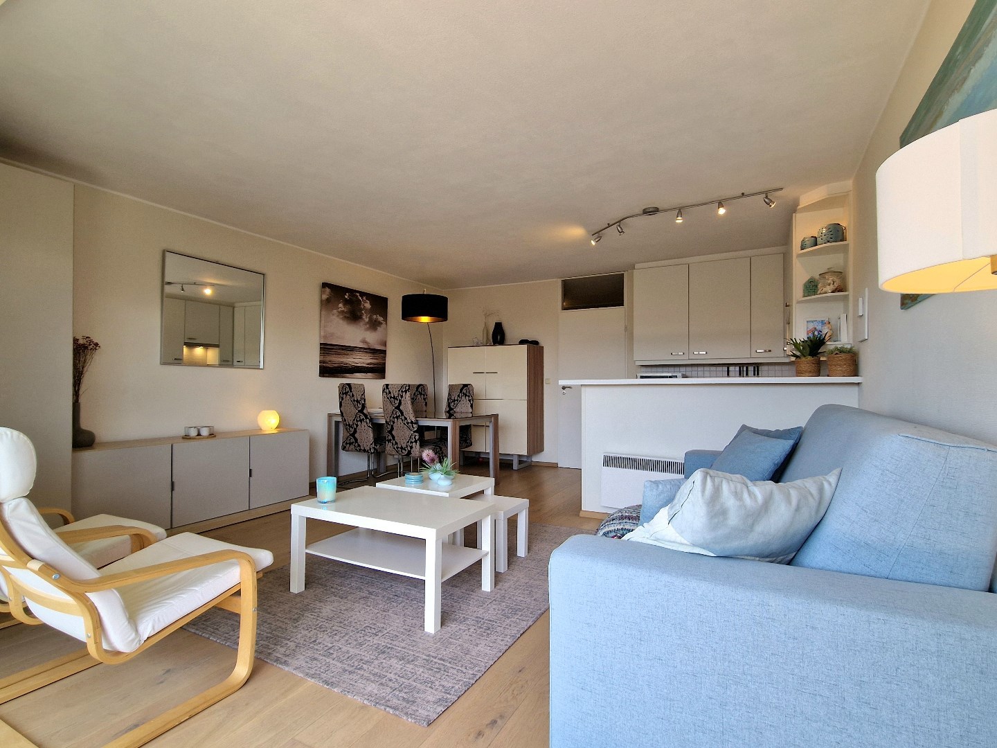 INSTAPKLARE STUDIO MET SLAAPHOEK + RUIM ZONNETERRAS + ZIJDELINGS ZEEZICHT GELEGEN OP DE PRACHTIGE LEOPOLD I ESPLANADE TE DE PANNE - foto 3