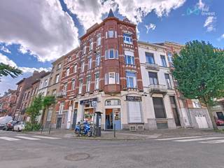 bruxelles@weinvest.be | 02 315 77 22We Invest is offering this bright 60 m² apartment exclusively, located on the 3rd floor of a 4-story building...