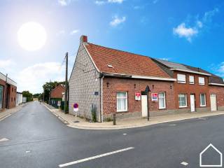 Toffe HOB gelegen in het rustige Passendale biedt tal van mogelijkheden.<br /><br />Indeling;<br /><br />Inkom (6,6m²) - slaapkamer 1 (13,2m²) - leefruimte (30m²) - keuken (20,2m²) - slaapkamer 2 (11,6m²) - wasberging (10,4m²) - badkamer met douchecel, enkele wastafel en handdoekradiator (4m²) - apart toilet (2m²) - garage met automatische sectionale poort (20m²) - terras (35m²)<br /><br />2de verdieping;<br /><br />zolder/derde slaapkamer (62,5m²) <br /><br />Verdieping -1;<br /><br />Kelder (12,3m²)<br /><br />Extra: overal centrale verwarming, goede ligging , regenwater,...<br /><br />Interesse in deze woning en je wenst eens te weten hoeveel je woning waard is, contacteer Maxim via<br /><br />0474/40.15.79 / maxim@partnersinvastgoed.be<br /><br />https://youtube.com/shorts/skK-P3x3yjk<br />