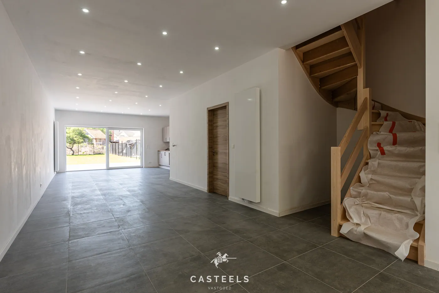 Ruime en instapklare nieuwbouwwoning met zonnige tuin nabij het centrum van Zelzate te koop - foto 5