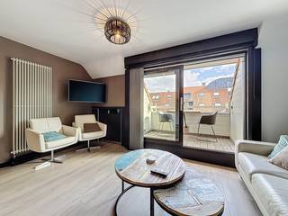 Instapklaar en lichtrijk doorloopappartement, centraal gelegen op korte wandelafstand van de vaargeul, de schildpad en de zee in Nieuwpoort-Bad.Het...