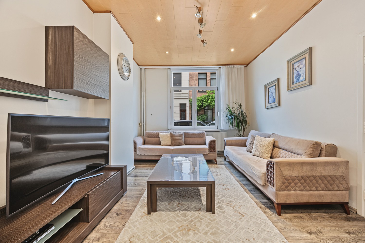 Te renoveren woning met 5 slaapkamers, 2 badkamers en ruime tuin! - foto 5