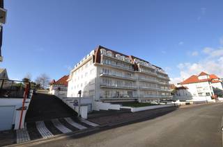 Zeer goed gelegen gesloten garagebox op niveau -1 van de residentie Windsor aan het Stübbenpark en wandelafstand van de zeedijk in...