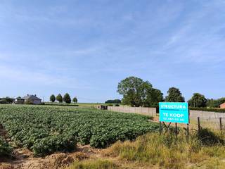 Zuid georiënteerde bouwgrond op een terrein van 6a15ca te koop voor het bouwen van een open bebouwing. Mogelijkheid tot volledige of...