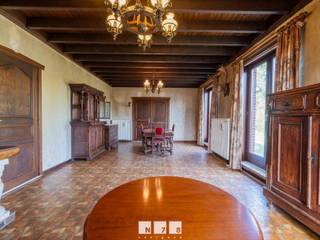 <strong>VRIJSTAANDE WONING MET 3 SLAAPKAMERS OP EEN PERCEEL VAN 29A 15CA TE NEEROETEREN</strong><br /><br /><strong>TROEVEN<br /></strong><span>- Rustige en landelijke ligging gelegen op wandelafstand van natuurgebied Tösch-Langeren.<br />- Riant perceel van ca 30 are.<br /></span>- 3 slaapkamers.<br />- Alles gelegen op het gelijkvloers: ideale levensloopwoning.<br /><span>- Energielabel D: geen renovatieverplichting.</span><br />- <span>Vrijstaande garage.</span><span><br />- Achterliggend bijgebouw aan de achterzijde.<br />- Volledig omheinde tuin.</span><br /><br /><strong>KELDERVERDIEPING -01 (127,46 m²)</strong><br />- Kelder: volledig onderkelderd ingedeeld in verschillende ruimtes.<br /><br /><strong>GELIJKVLOERS 00 (127,46 m²)</strong><br />- Inkomhal (2,80 m x 4,20 m = 11,76 m²): linoleumvloer.<br />- Woonkamer (8,00 m x 4,20 m = 33,60 m²): houtkachel, linoleumvloer.<br />- Keuken (4,00 m x 4,00 m = 16,00 m²): geïnstalleerd met onder- en bovenkasten, vaatwasser, oven, keramische kookplaat, linoleumvloer.<br />- Toilet (1,00 m x 2,00 m = 2,00 m²): zittoilet en lavabo, tegelvloer.<br />- Wasplaats (3,00 m x 2,80 m + 1,50 m x 2,00 m = 11,40 m²): aansluiting wamachine en droogkast, vaste trap naar zolder, tegelvloer.<br />- Badkamer (3,00 m x 3,00 m = 9,00 m²): geïnstalleerd met enkele lavabo, inloopdouche, ligbad, bidet, tegelvloer.<br />- Slaapkamer 1 (4,00 m x 3,00 m = 12,00 m²): linoleumvloer.<br />- Slaapkamer 2 (4,00 m x 4,00 m = 16,00 m²): linoleumvloer.<br />- Slaapkamer 3 (4,00 m x 3,10 m + 1,10 m x 3,00 m = 15,70 m²): linoleumvloer.<br /><br /><strong>VERDIEPING +01</strong> <strong>(101,96 m² )</strong><br />- Zolderverdieping: ingedeeld in verschillende ruimtes, mogelijkheid tot inrichten.<br /><br /><strong>EXTERIEUR</strong><br />- Volledig omheinde tuin.<br />- Losstaande garage.<br />- Achterliggend bijgebouw ingedeeld in 3 ruimtes.<br /><br /><strong>Bekijkt u deze advertentie via een aanverwante vastgoedsite, surf dan zeker naar onze website www.N78vastgoed.be voor een uitgebreide beschrijving en foto's. Meer info: +32 (0)89 86 18 88 of info@N78vastgoed.be.</strong>