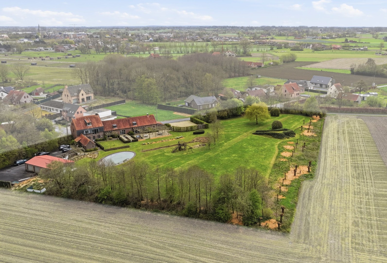 Ruime villa op een prachtig perceel van 11.110m² in groene omgeving! - foto 5