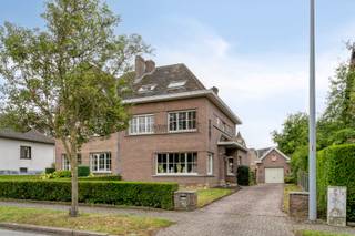 TOPLIGGING ! Toch rustig en groen gelegen en dat op wandelafstand van het station van Zottegem. Stevig gebouwd in 1963 en in de loop der jaren...