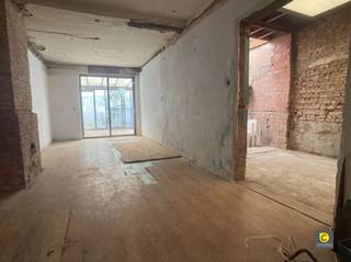 Te renoveren karakterwoning te Groenenhoek!Achter deze prachtige gevel gaat enorm veel potentieel schuil, weliswaar mits een grondige renovatie. Met...