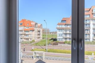 Dit volledig gerenoveerd appartement in het hart van Nieuwpoort is de perfecte combinatie van stijl, comfort en een ideale ligging.De...