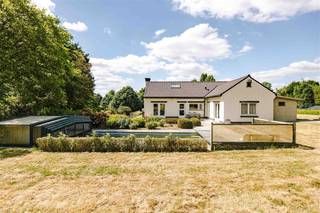 SAINT-SAUVEUR - Bent u op zoek naar een te renoveren landelijk gelegen woning met uitgestrekte tuin?Dan is dit pand misschien iets voor u. De...