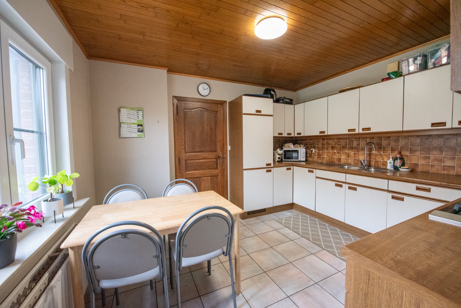 🏡 Charmante gezinswoning met 3 slaapkamers, inpandige garage en prachtige tuin in rustige woonwijk - Bezoek woensdag 10 december 15u30-17u30 (mits afspraak) - foto 5