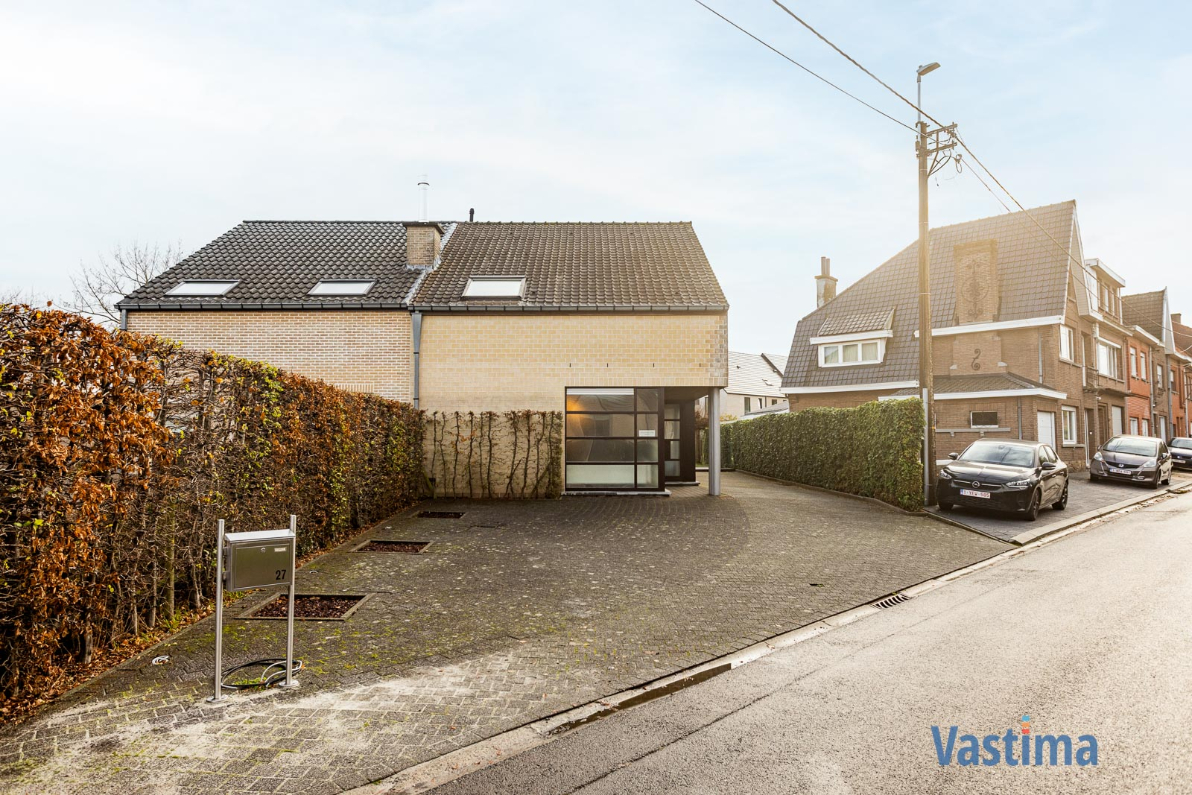 Ruime halfopen gezinswoning met praktijkruimte en tuin - foto 2