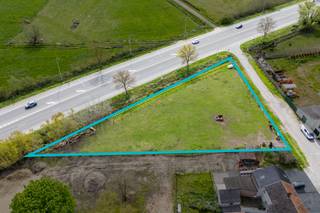 We Invest MONS vous propose ce magnifique terrain à bâtir de 18 ares 71 centiares, idéalement situé dans un environnement calme et verdoyant.Avec une...